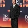 Potret Penampilan Harry Styles di BRIT Awards, Sepatu Curi Perhatian