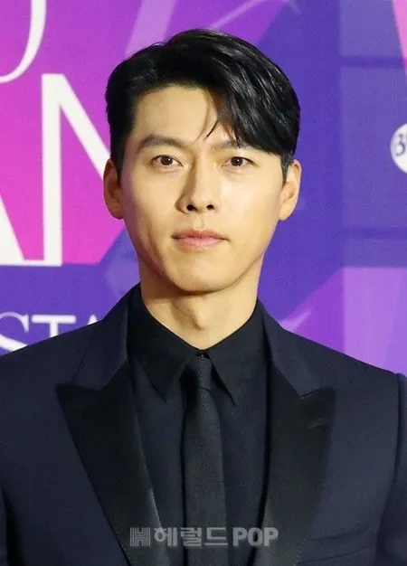 Potret Penampilan Perdana Hyun Bin Setelah Akui Pacaran, Tampil Ganteng & Sebut Son Ye Jin 'Pasangan Sempurna'