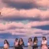 7 Potret Penampilan TWICE di Victoria's Secret Fashion Show 2025, Bawakan This is For dan Strategy Versi OT4