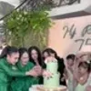 7 Potret Perayaan Ultah Ibu Kris Dayanti ke-75 Tahun, Anak, Cucu sampai Cicit Kumpul