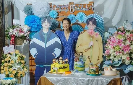 Potret Perayaan Ultah Mikha Tambayong Bertema BTS, Diberi Kejutan Standee V dan Jungkook Dari Deva Mahendra