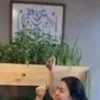 Potret Pesona Ariel Tatum Masak Pakai Gaun Putih, Bagai Bidadari di Dapur