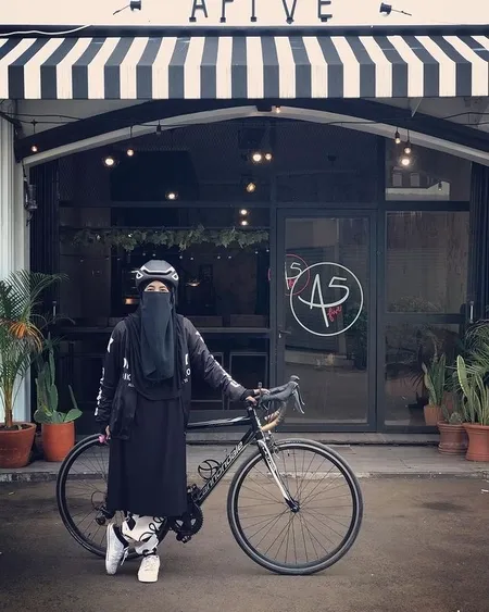 Potret Pipik Dian Irawati yang Baru Ungkap Poligami Uje, Dihujat Netizen: Jangan Bongkar Aib Suami!