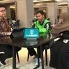 Potret Restu Ojol Viral yang Dapat Beasiswa Kuliah, Jadi Motivasi Anak Muda
