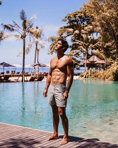 Potret Richard Kyle Pamer Hot Chocolate Abs, Kini Disorot Gara-Gara Pengakuan Jedar Tentang Mantan Gay