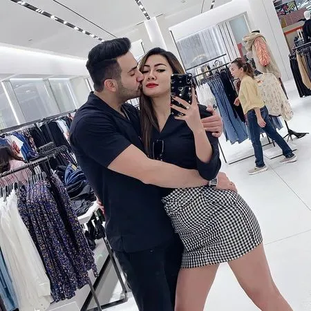 Potret Romantis Delia Yasmine Mantan Istri Guntur Triyoga dan Suami Bule yang Jarang Tersorot