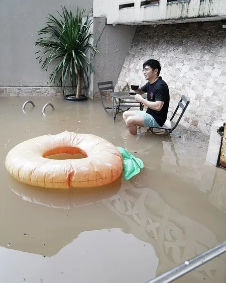 Potret Rumah Irish Bella - Atta Halilintar yang Ikut Terkena Banjir, Air Sampai Sepinggang - Koleksi Mobil Mewah Hampir Terendam