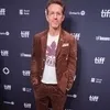 Potret Ryan Reynolds Hadiri Premiere Film 'JOHN CANDY: I LIKE ME' di Toronto International Film Festival