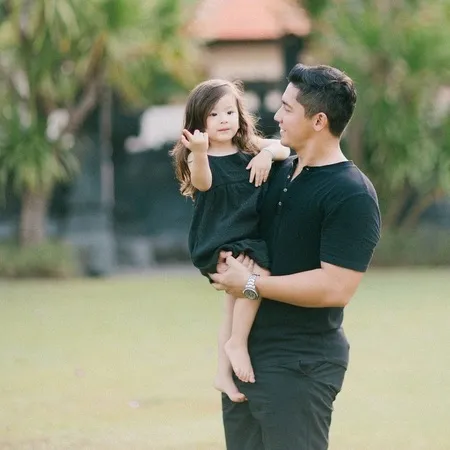Potret Samuel Zylgwyn Bintang 'NALURI HATI' Momong Putri Pertamanya, Hot Daddy yang Ganteng Banget