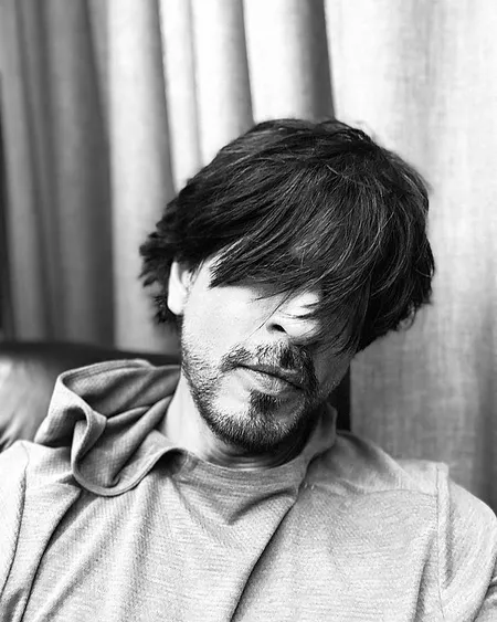 Potret Selfie Khas Shahrukh Khan di Instagram, Terima Endorse Per Post Harganya Rp 2 Miliar