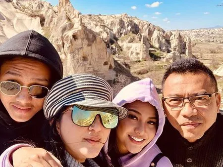 Potret Seru Keluarga Anang Hermansyah Liburan Ke Cappadocia Turki Kapanlagi Com