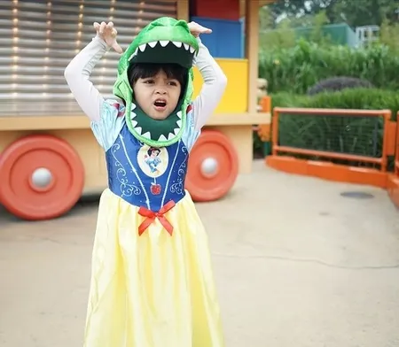 Potret Sienna Anak Marshanda Dan Ben Kasyafani Yang Beranjak Besar Makin Cantik Cocok Jadi Model Kapanlagi Com Potret Sienna Anak Marshanda Dan Ben Kasyafani Yang Beranjak Besar Makin Cantik Cocok Jadi Model Kapanlagi Com