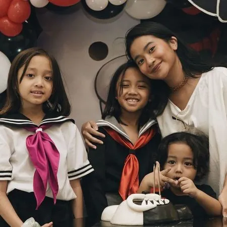 Potret Siti Adira Kania Anak Ikke Nurjanah dan Aldi Bragi Bersama 3 Adiknya, Dekat Banget Meski Beda Ibu