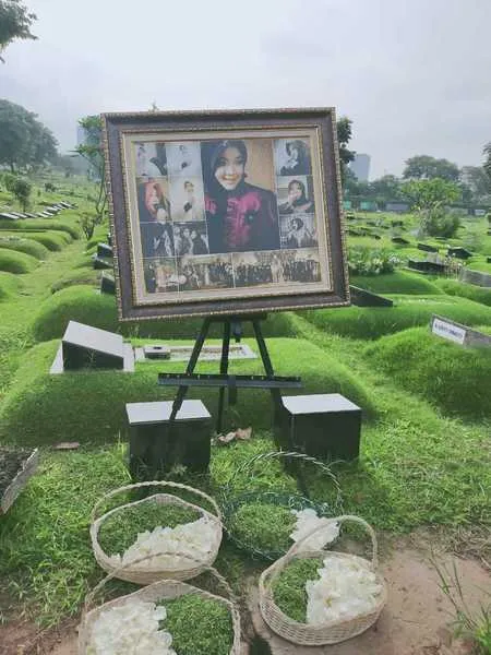 Potret Suasana dan Persiapan Penggalian Makam Rina Gunawan, Jadi Satu Dengan Kuburan Mendiang Ayah
