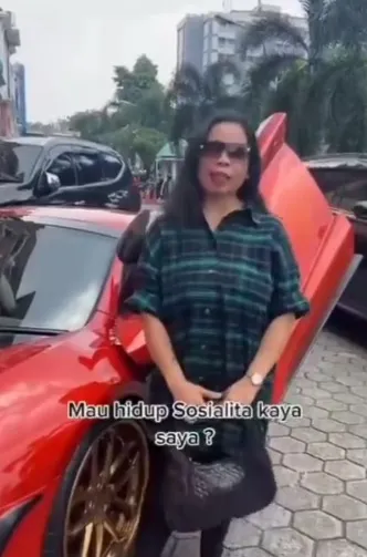 Potret Suwarsih ART Keluarga Anang Ashanty Saat Naik Mobil Mewah dan Bergaya Sosialita, Dikira Istri Hotman Paris