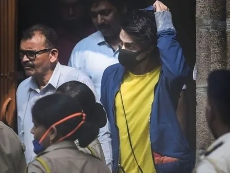 Potret Terbaru Aryan Khan Usai Ditahan Karena Kasus Narkoba, Mata Makin Sayu - Sidang Tak Ditemani SRK
