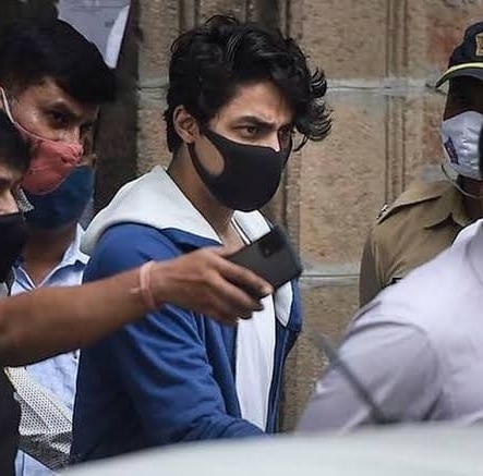 Potret Terbaru Aryan Khan Usai Ditahan Karena Kasus Narkoba, Mata Makin Sayu - Sidang Tak Ditemani SRK