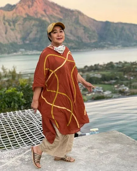 Potret Terbaru Jenny Rachman Aktris 70-an yang Tetap Cantik Bugar - Kini Jadi Youtuber dan Punya Jiwa Sosial Tinggi