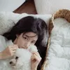 Potret Terbaru Lu Yuxiao di Weibo Bergaya Casual, Tampil Santai Dengan Outfit Rumahan yang Simpel