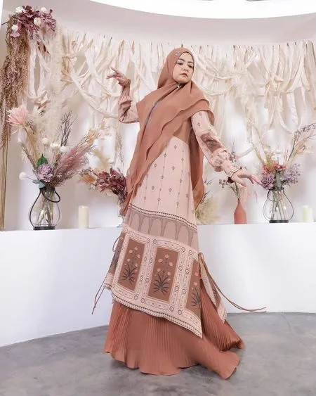 Dulu Dikenal Hot Saat Masih di T2, Intip Potret Terbaru Tika Ramlan yang Makin Mantap Berhijab!