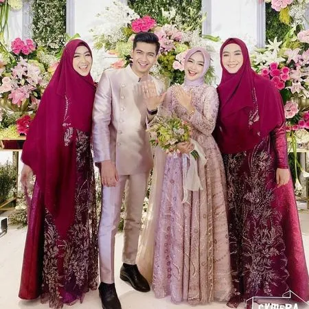 Potret Ustazah Oki Setiana Dewi dan Dokter Shindy Putri di Lamaran Ria Ricis, Kakak-Kakak Cantik Menyejukkan Hati