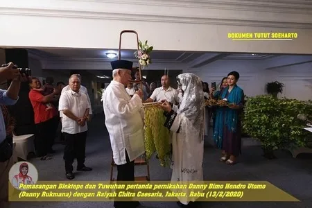 Prosesi Pemasangan Bleketepe dan Pengajian Jelang Pernikahan Danny Rukmana, Mantan Suami Lulu Tobing