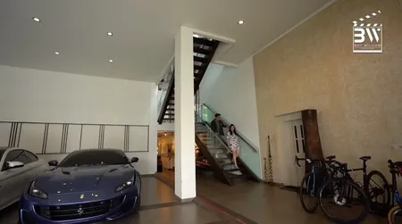 Punya Garasi Super Luas, Ini 8 Potret Koleksi Supercar Milik Momo Geisha yang Harganya Milyaran