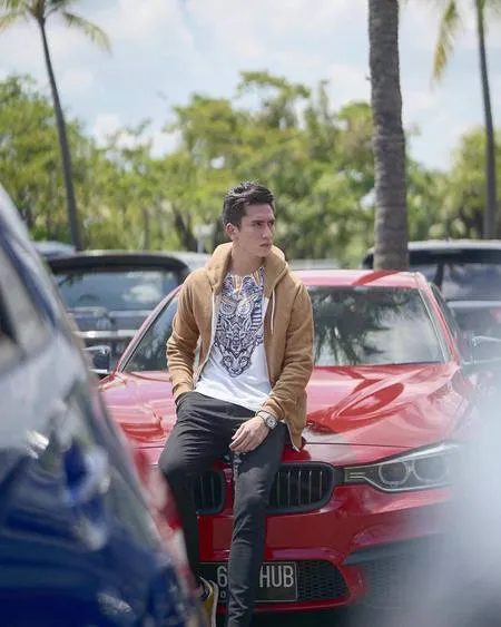 Putra Ganteng Pengusaha Verrell Bramasta Tunggangi Mobil Mewah Kapanlagi Com