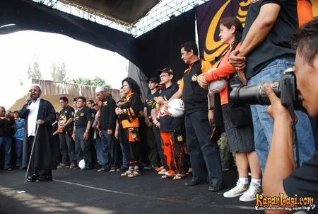 Partai Patriot dan Artis di Lapangan Blok S