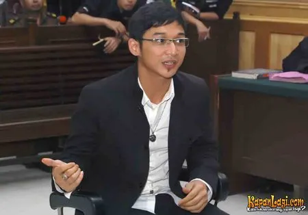 Pasha Ungu di Sidang Perdana vs Okie Agustina