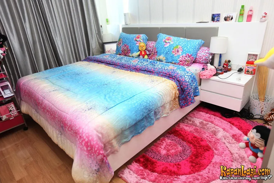 Penuh Warna Pink Kamar Barbie  di Apartemen Isya 