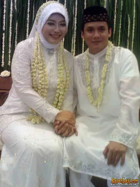 Pernikahan Tya Subiakto Candy Satrio Di Masjid Puri Cinere Kapanlagi Com