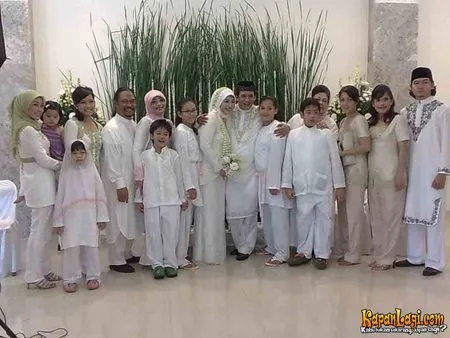 Pernikahan Tya Subiakto Candy Satrio Di Masjid Puri Cinere Kapanlagi Com