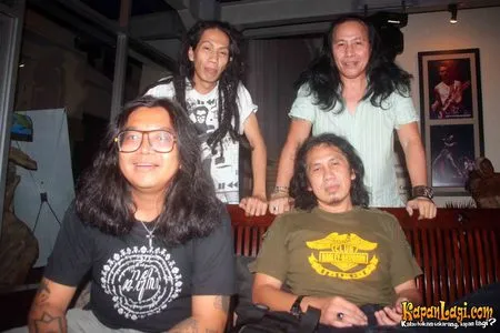 Power Slaves di Back Stage Ancol