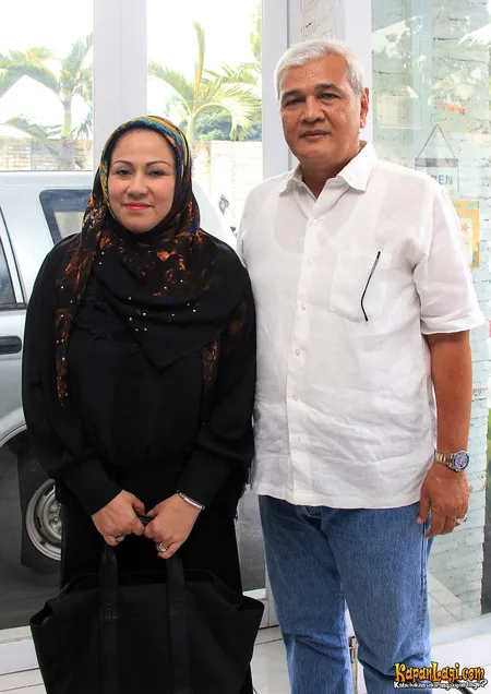 Preskon Perceraian Camelia Malik Dan Harry Capri Berurai Air Mata Kapanlagi Com
