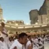 Raffi Ahmad Bersyukur Bisa Salat di Saf Pertama Depan Ka'bah - Cium Hajar Aswad