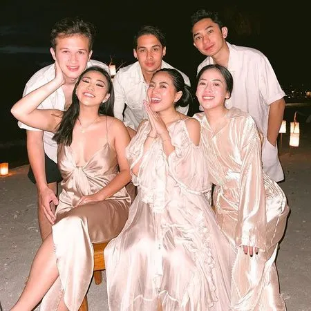 Ramai Disorot, 8 Potret Penampilan Rachel Vennya yang Dinilai Terlalu Terbuka Saat Liburan - Hot Pakai Swimsuit