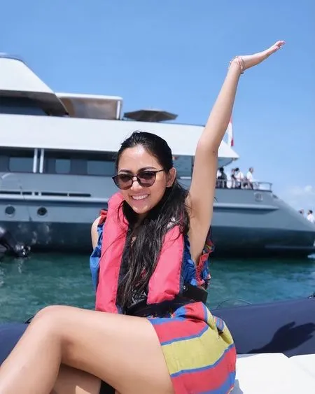 Ramai Disorot, 8 Potret Penampilan Rachel Vennya yang Dinilai Terlalu Terbuka Saat Liburan - Hot Pakai Swimsuit