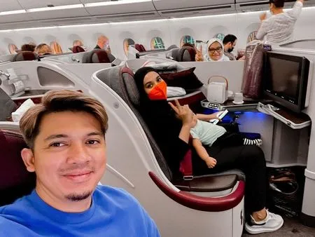 Ramai Disorot, 8 Potret Zaskia Sungkar Perdana Bawa Baby Ukkasya Terbang ke Luar Negeri - Tegaskan Bayi Sudah Boleh Travelling