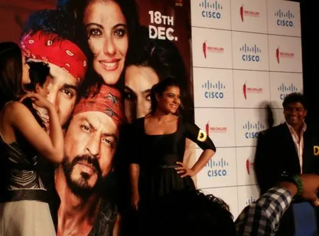 Red Carpet Dilwale Mobil Mewah Gaya Couple Srk Kajol Kapanlagi Com Disini kualitas video dan teksnya pas dan bagus loh. kapanlagi com