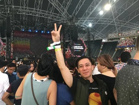 Rela Lakukan Apapun Demi Konser Coldplay, Fans Indonesia Ini Nekat Lakukan Perjalanan Keliling 5 Negara Sendirian