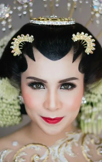 Resepsi Kedua Momo Geisha Reza Mewah Bak Puteri Keraton Kapanlagi Com