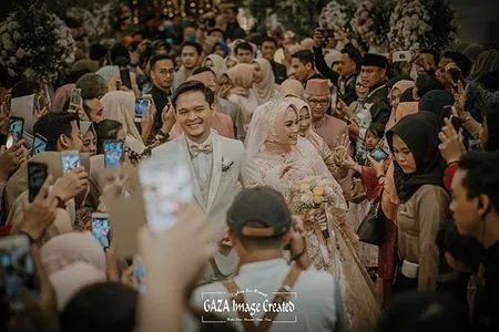 Resepsi Pernikahan Anisa Rahma Anandito Dwi S Mewah Dan Elegan Kapanlagi Com