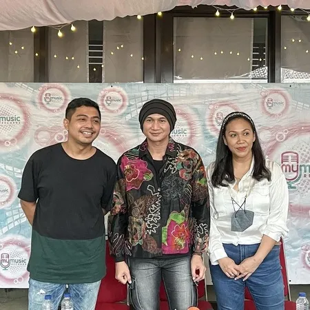 Resmi Bebas Dari Penjara, Intip 7 Potret Anji Akhirnya Bisa Kembali Bersama Keluarga - Langsung Piknik Bareng