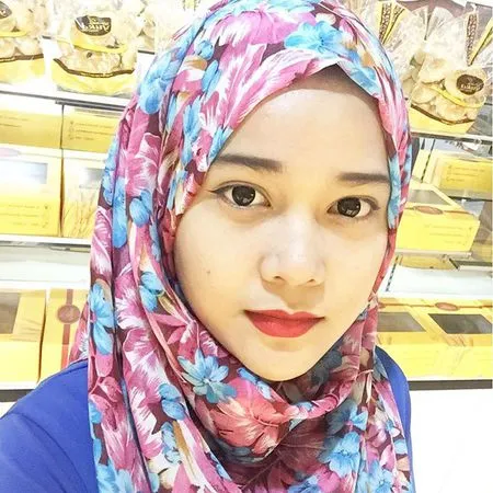 Selebgram Berhijab Cantik