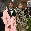 Rihanna Tampil Dramatis di Met Gala 2026, ASAP Rocky dengan Suit Pink