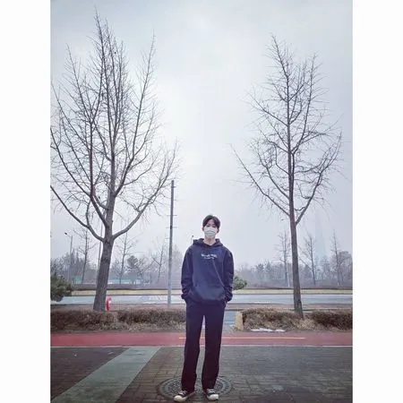 Rilis Debut Solo Dengan Single Out of the Blue , Intip 8 Potret Dowoon DAY6 Yang Boyfriendable!