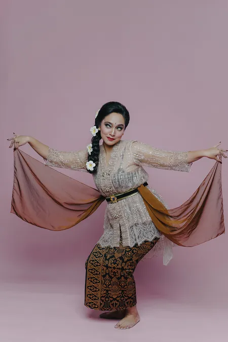 Rilis Single Anyar, Ini 9 Potret Menawan Bella Fawzi Jadi Gadis Bali dan Perempuan India di Video Klip terbaru