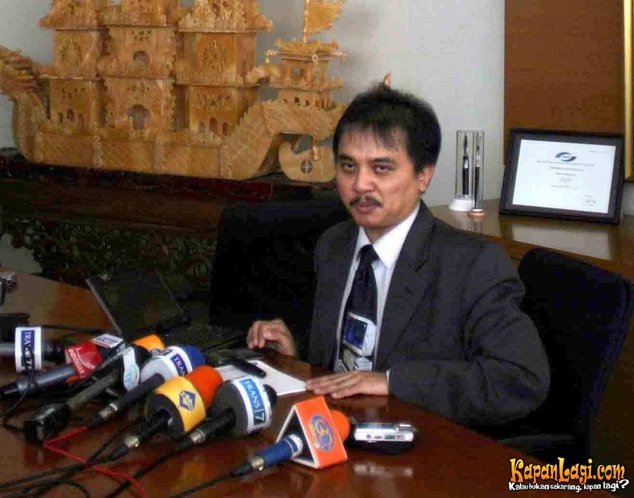 Roy Suryo Duga Bendera Dhani Sengaja Dipotong - KapanLagi.com Roy Suryo Duga Bendera Dhani Sengaja Dipotong - KapanLagi.com
