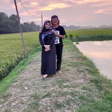Sama Sekali Tak Tersorot, 8 Potret Harmonis Caca Handika dan Istri yang Jauh Lebih Muda 21 Tahun